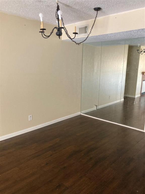 Nob Oak Condo - Residential