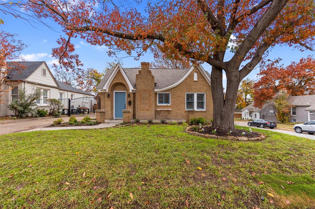 Beautiful updated home in the heart of Arlington Heights. Close proximity to the historic district, Dickie's arena, I-30, and Camp Bowie make this an ideal property for anyone seeking city ammenities while being in a quiet neighborhood. The hardwood flooring, grantite island and countertops, lively lighting, and landscaping really make this property into a home. This lease includes an additional back house-mother in-law suite with a large walk in closet, cook top, and washer-dryer. 

If you are only interested in renting the 3-2 main house or just the mother in-law suite, please contact agent to discuss further. The listed price is for both the front and back house.