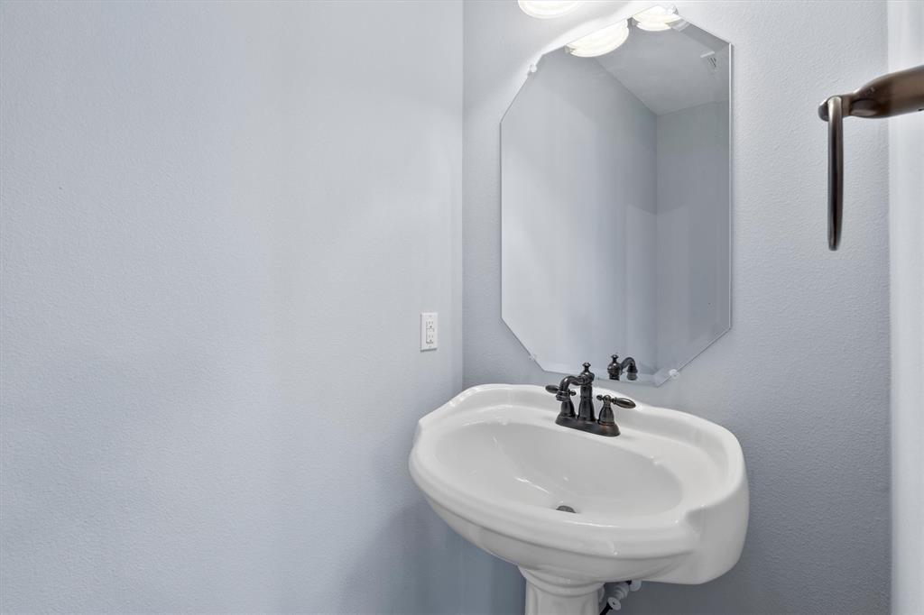 Brownstones At Vista Ridge Con - Residential