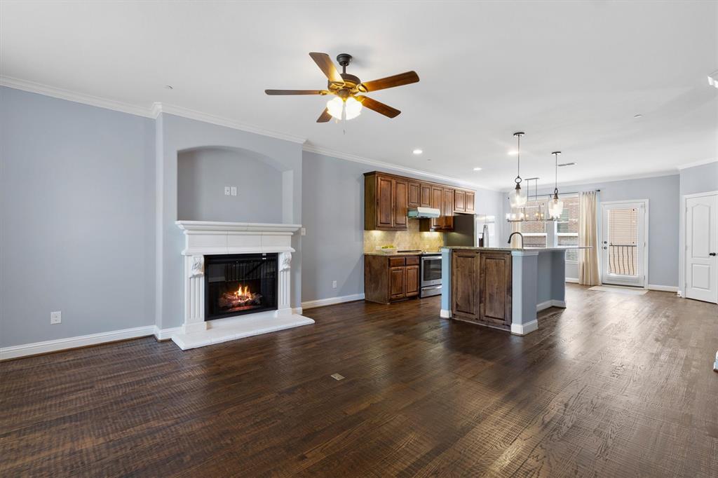 Brownstones At Vista Ridge Con - Residential
