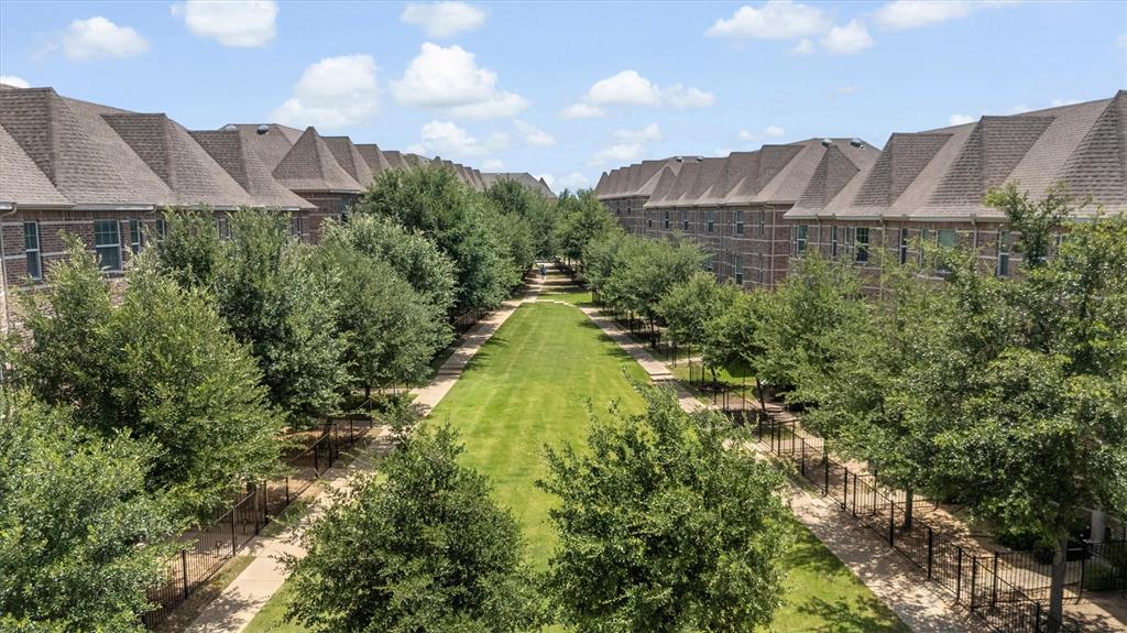 Brownstones At Vista Ridge Con - Residential