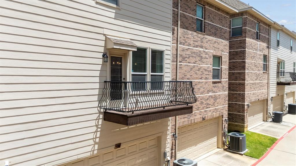 Brownstones At Vista Ridge Con - Residential