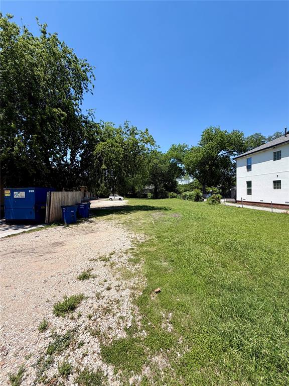 Great oversized lot in East Dallas submarket. Build your own personal home or investment property today. 61ft along Reiger x 238ft deep. 

Zoned PD-98. Restricted to building regulations in the R-7.5 zoning category.