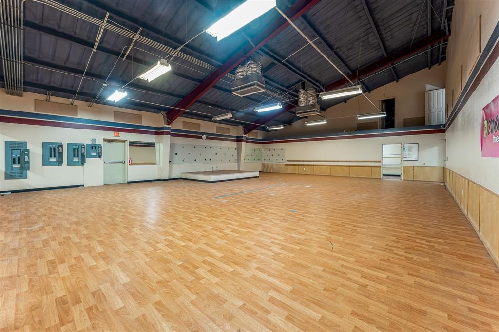 Doss Add - Commercial Sale