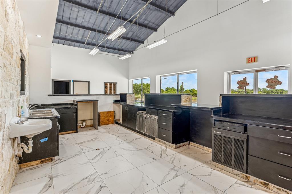 Doss Add - Commercial Sale