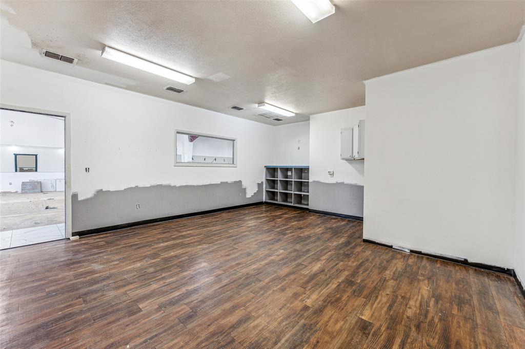 Doss Add - Commercial Sale