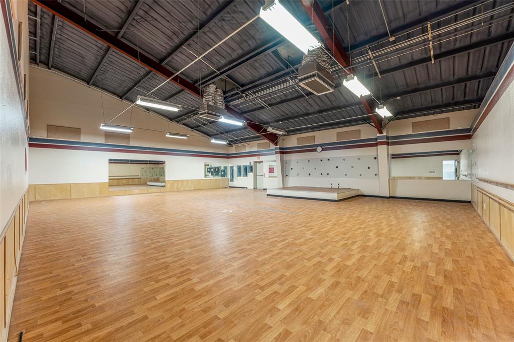 Doss Add - Commercial Sale