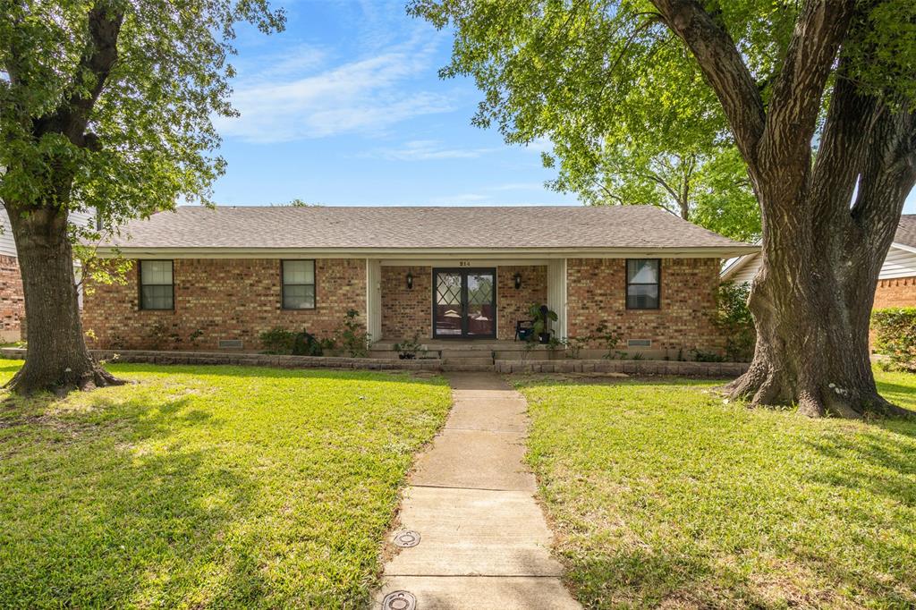 Perfectly positioned in the heart of Duncanville, this charming brick ranch-style home blends space, character, and
opportunity. An oversized living room provides generous space for entertaining, movie nights, or relaxing,
while the sunny kitchen and adjacent dining area offer a warm, inviting atmosphere.
The primary suite includes a private bath and walk-in closet, and additional bedrooms deliver comfort and privacy.
Practical features include a laundry room with extra storage. Set on a lush, tree-lined lot with attractive curb appeal
and a welcoming front porch, this home is full of potential. Schedule a showing today and discover your next
chapter in Duncanville.