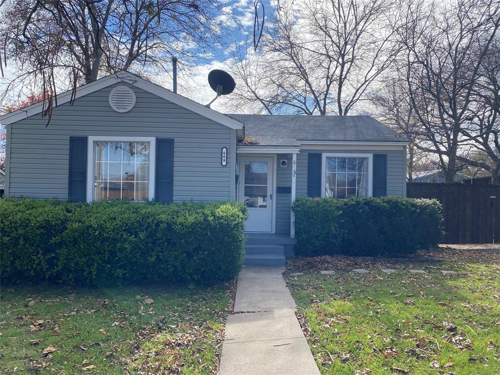 Located in the heart of Rockwall, walking distance to downtown where you can enjoy the fabulous restaurants and shops. This updated two bedroom 1 bath is truly a cozy gem with a oversized backyard perfect for entertaining!