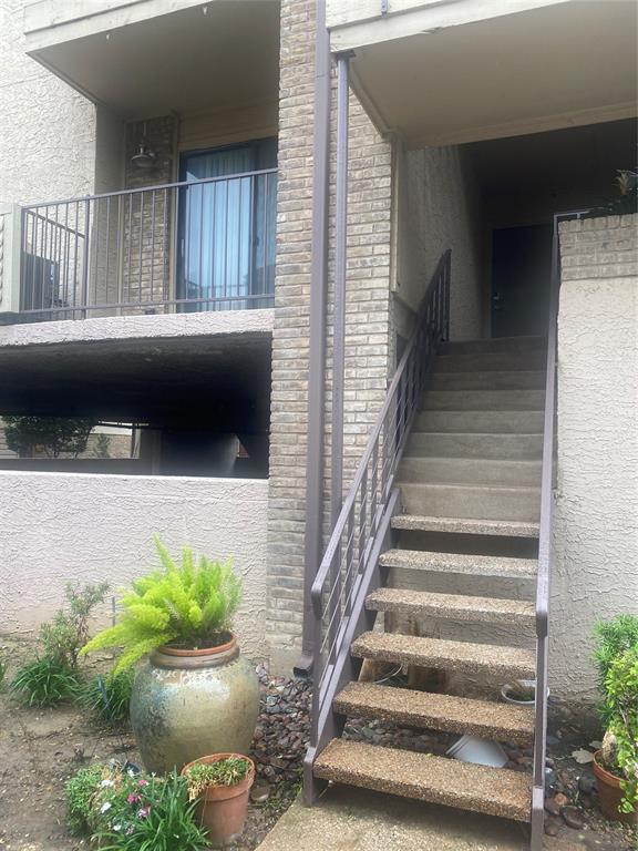 Live in an urban oasis situated on a 2 acre park right in the heart of Oaklawn. Community has pool, clubhouse, scenic creek views, and dog park.  Close to UT Southwest , Parkland Hospital and Children's Medical Center. Finishout includes granite countertops, brand new washer and dryer, new water heater. Upgraded luxury vinyl plank, etc. Balcony with private patio.