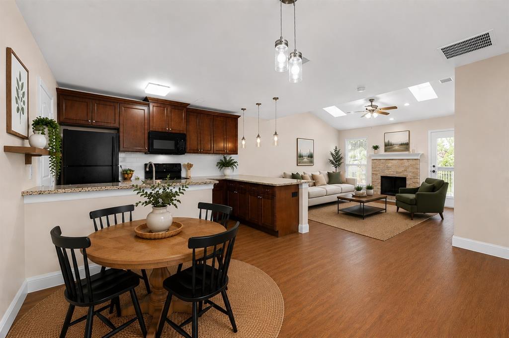 Oaks On Montfort Condos - Residential