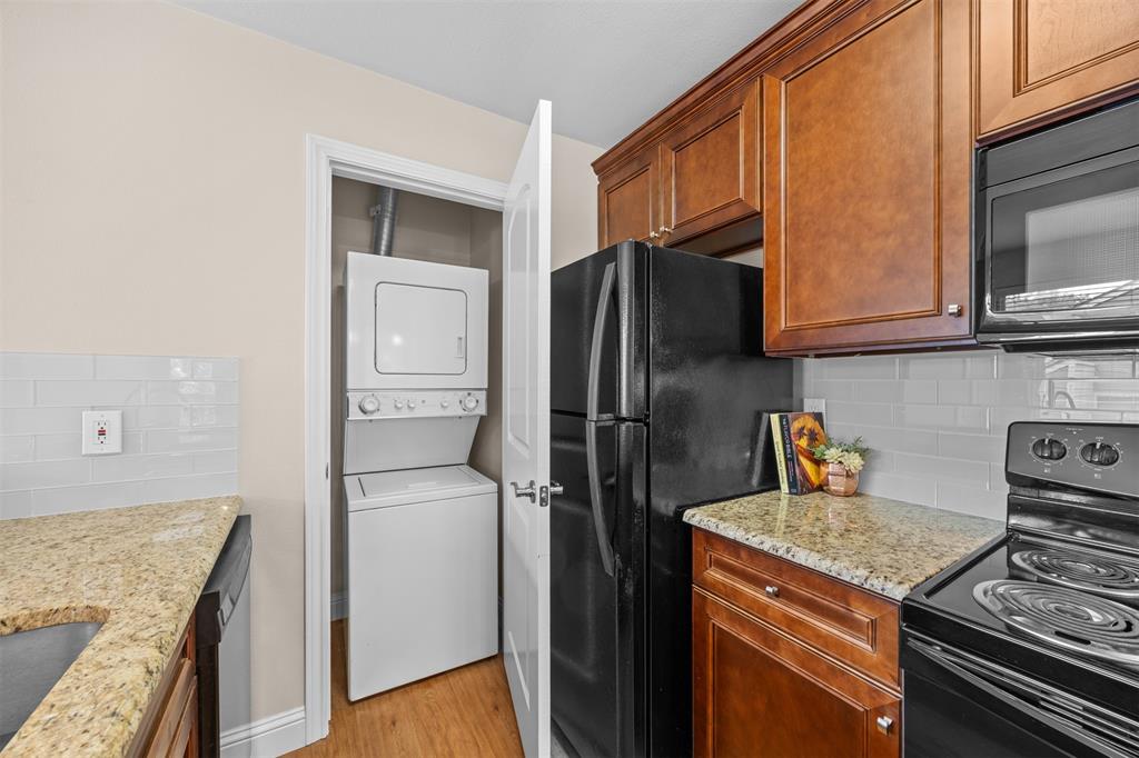 Oaks On Montfort Condos - Residential