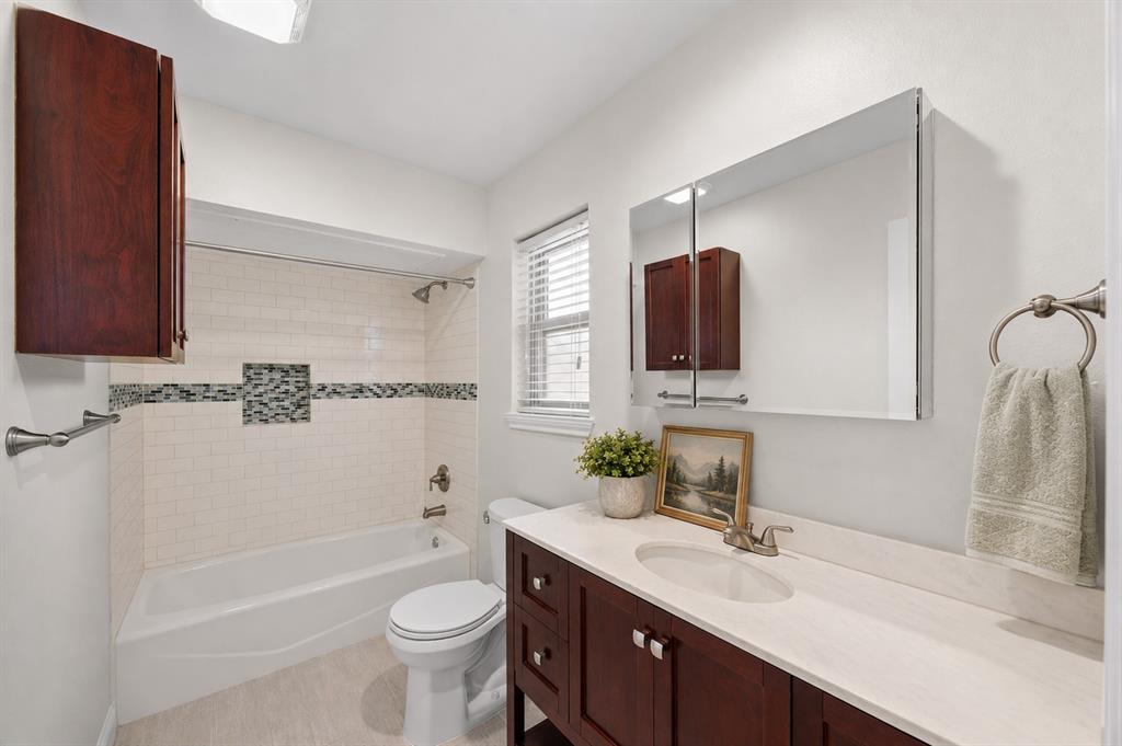 Oaks On Montfort Condos - Residential