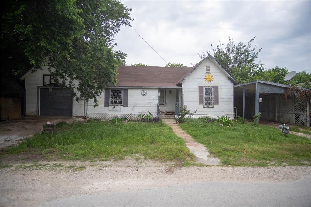 Investment Opportunity in the Heart of Downtown Alvarado!
Don’t miss this incredible chance to own a piece of prime real estate right in the heart of downtown Alvarado! This 3-bedroom, 1-bathroom home offers 1,130 square feet of living space sitting on a generous 0.205 acre lot giving you plenty of room to work with inside and out.
Built in 1948, this charming property is full of potential and is perfectly positioned for the savvy investor looking for a rewarding fix-and-flip project or a long-term rental opportunity. The downtown location means walkability, visibility, and strong resale value once the work is done.
Whether you’re a seasoned flipper, a first-time investor, or looking to add a solid asset to your portfolio, this property checks all the boxes great bones, great lot size, and a great location. Property sold as-is.