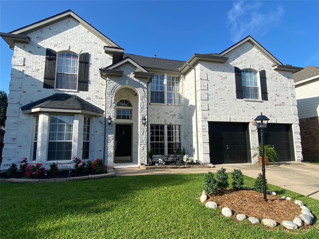 This beautiful and spacious 5 bedroom, 3.5 bath home is adorned in white limewash and has a private office plus backyard patio. The property is located in Villages of Woodland Springs and is in near proximity to many dining and shopping venues.