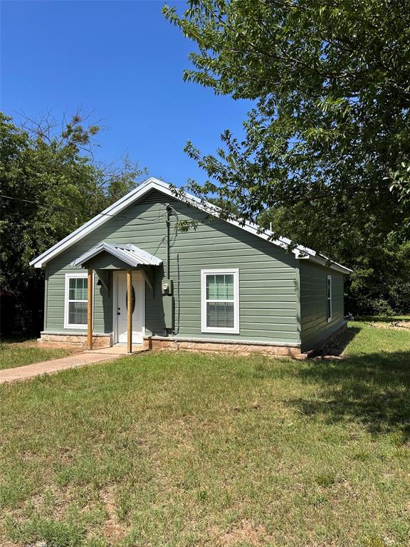 Fully remodeled and move-in ready, this charming 3-bedroom, 1-bath home is 988 sq ft. It is a thoughtfully updated living space. Inside, you’ll find stylish quartz countertops, shaker-style cabinetry, and durable waterproof laminate flooring throughout. The home features fresh paint, a beautifully tiled bathroom, and double-pane windows for energy efficiency.
Major upgrades include a brand-new HVAC system, new roof, and updated electrical and plumbing, giving you peace of mind for years to come. The spacious walk-in master closet and dedicated utility room add everyday convenience.
Outside, the home is finished with attractive stone skirting, adding to its curb appeal. This home combines modern finishes with reliable upgrades at an affordable size
