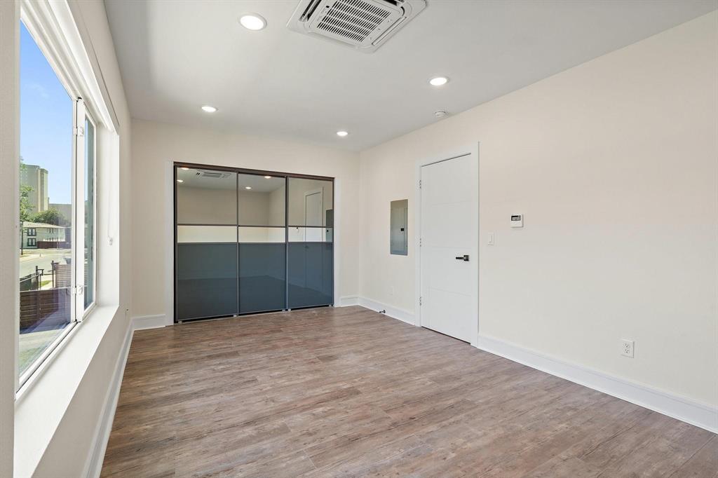 Dicksons East Dallas - Residential Lease