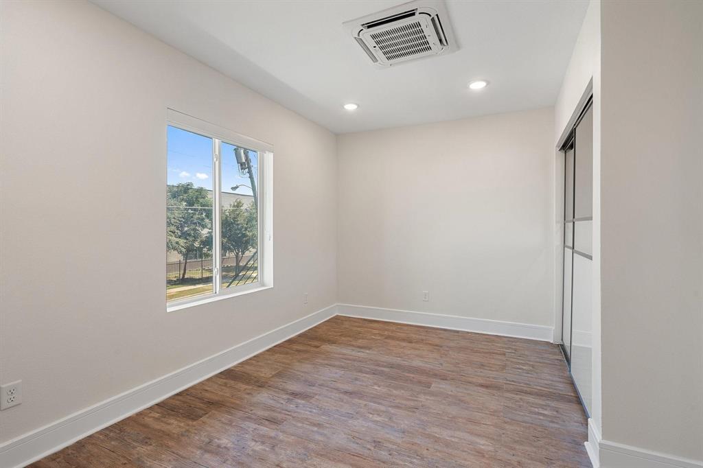 Dicksons East Dallas - Residential Lease