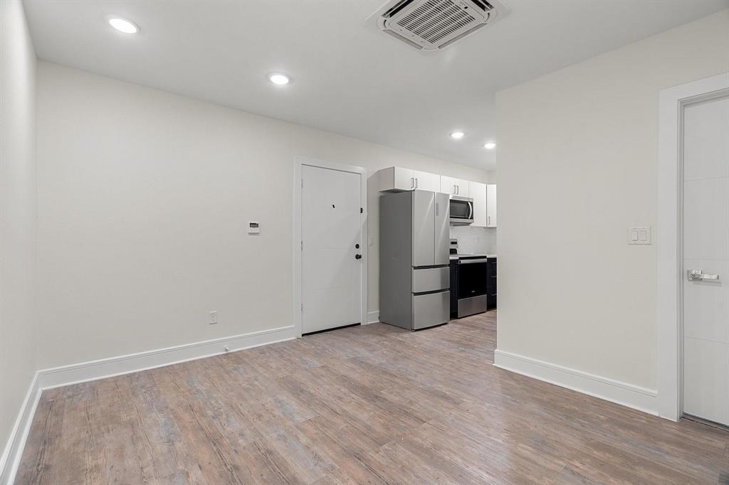 Dicksons East Dallas - Residential Lease