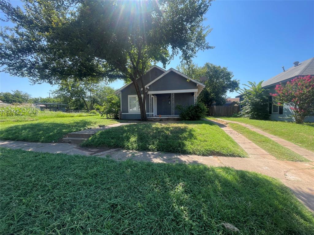 2 Bed 1 Bath house that is currently rented for $800 per month.  Unit is occupied and can be viewed with an executed contract.  This property is part of a portfolio.  Ask agent for information on full portfolio