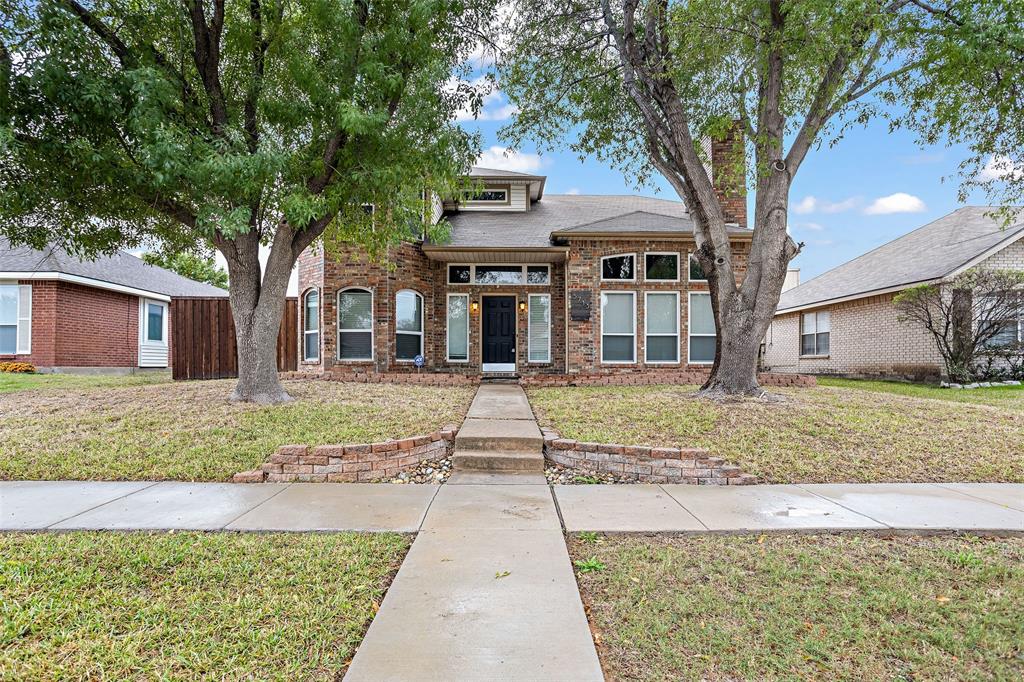 All the bedrooms are upstairs which makes the first floor perfect for entertaining or just relaxing. The Formal Dining room can easily be an office since the kitchen has eat in dining large enough for an 8 person table. The kitchen also has an island great for prepping those home cooked meals or spreading out the delivery order. Backyard has a lg covered porch with an 8 foot privacy fence with double door gate. 8 zone sprinkler system. Water heater replaced 2021.