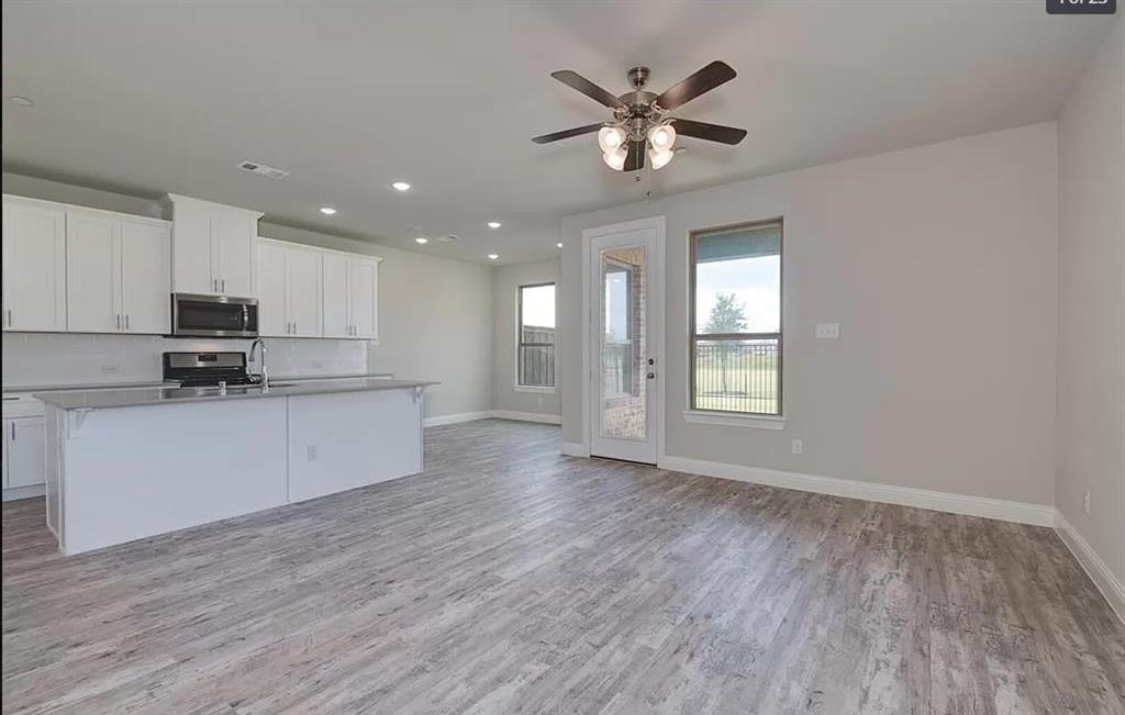VILLAGES OF PRAIRIE COMMONS WEST, - Residential Lease