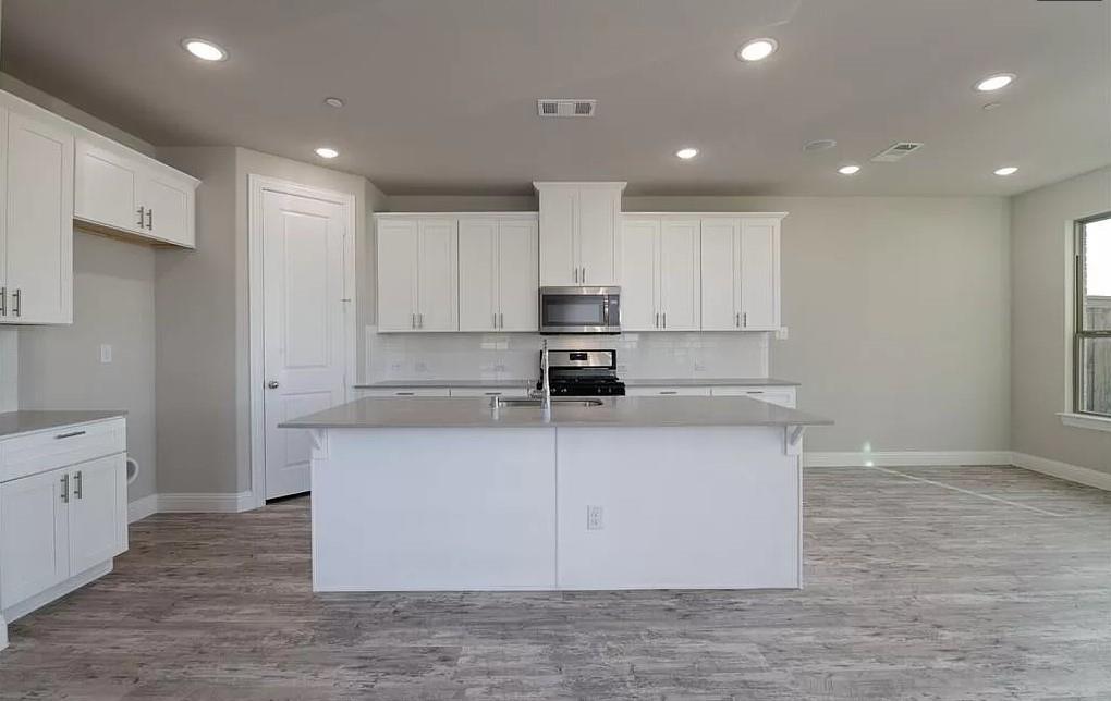 VILLAGES OF PRAIRIE COMMONS WEST, - Residential Lease