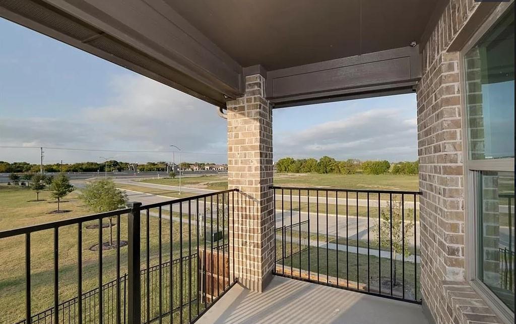 VILLAGES OF PRAIRIE COMMONS WEST, - Residential Lease