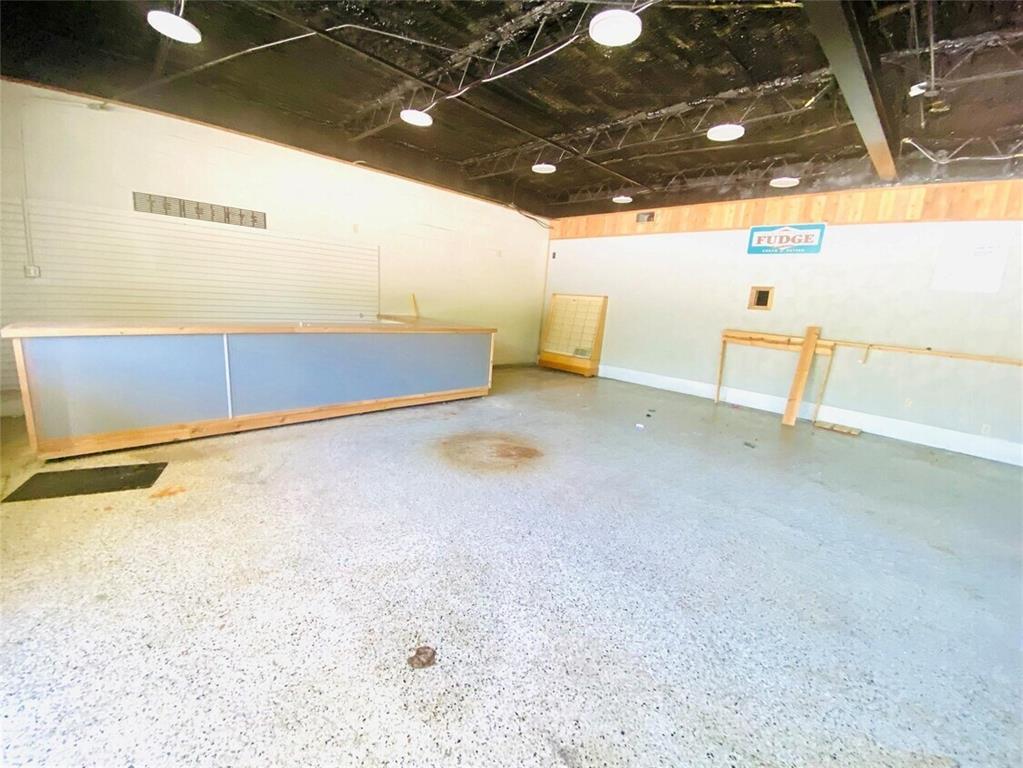 Oaks the Arlington - Commercial Sale