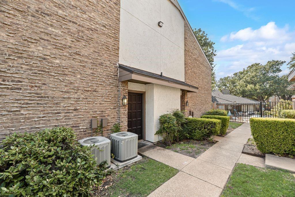 Richardson Crossing Condo - Residential