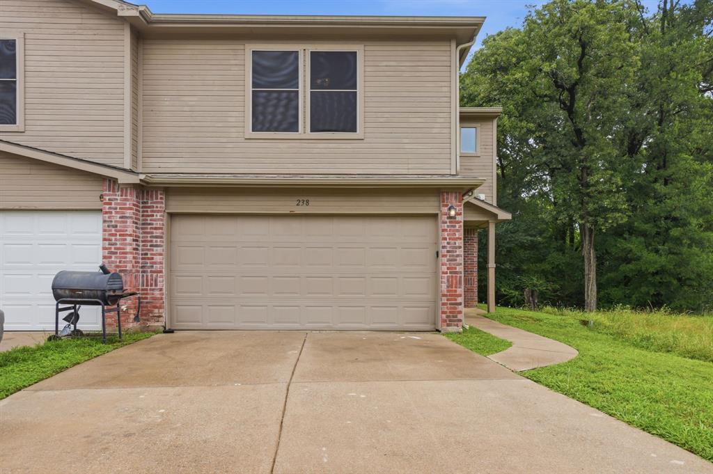 Located in an established Dallas neighborhood, this home offers a practical layout with comfortable living spaces and plenty of potential to make it your own. Inside, you’ll find spacious bedrooms, flexible gathering areas, and natural light throughout the home. The backyard provides additional space for outdoor entertaining, pets, or future improvements. Conveniently situated near major roads, retail, restaurants, and everyday conveniences, this property offers easy access to Downtown Dallas and surrounding areas. A great opportunity for buyers seeking space, location, and value.
