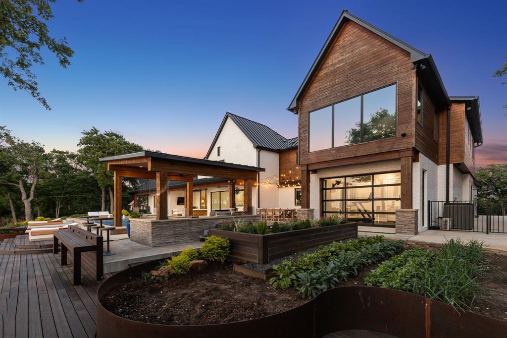 Emerald Sound At Lake Lewisvil - Residential