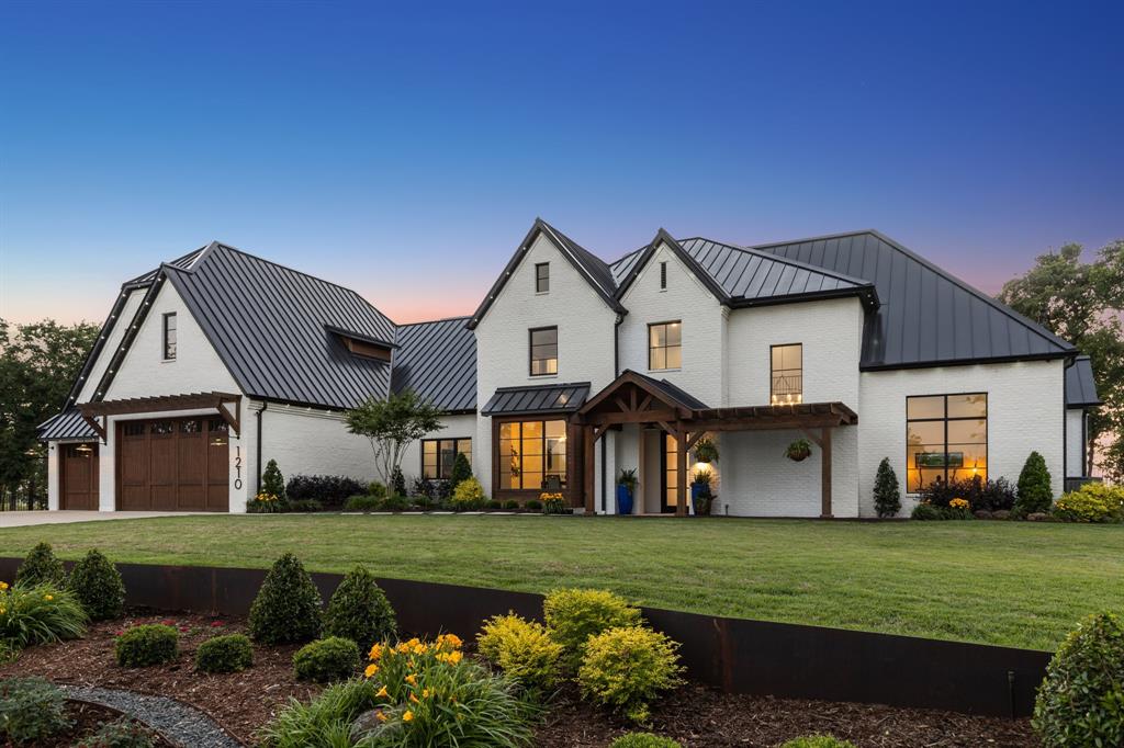 Emerald Sound At Lake Lewisvil - Residential