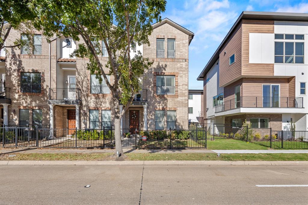 Citta Twnhms Condos - Residential