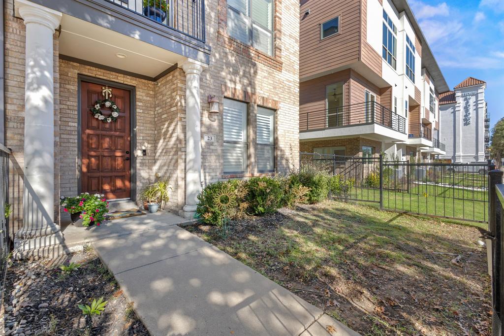 Citta Twnhms Condos - Residential