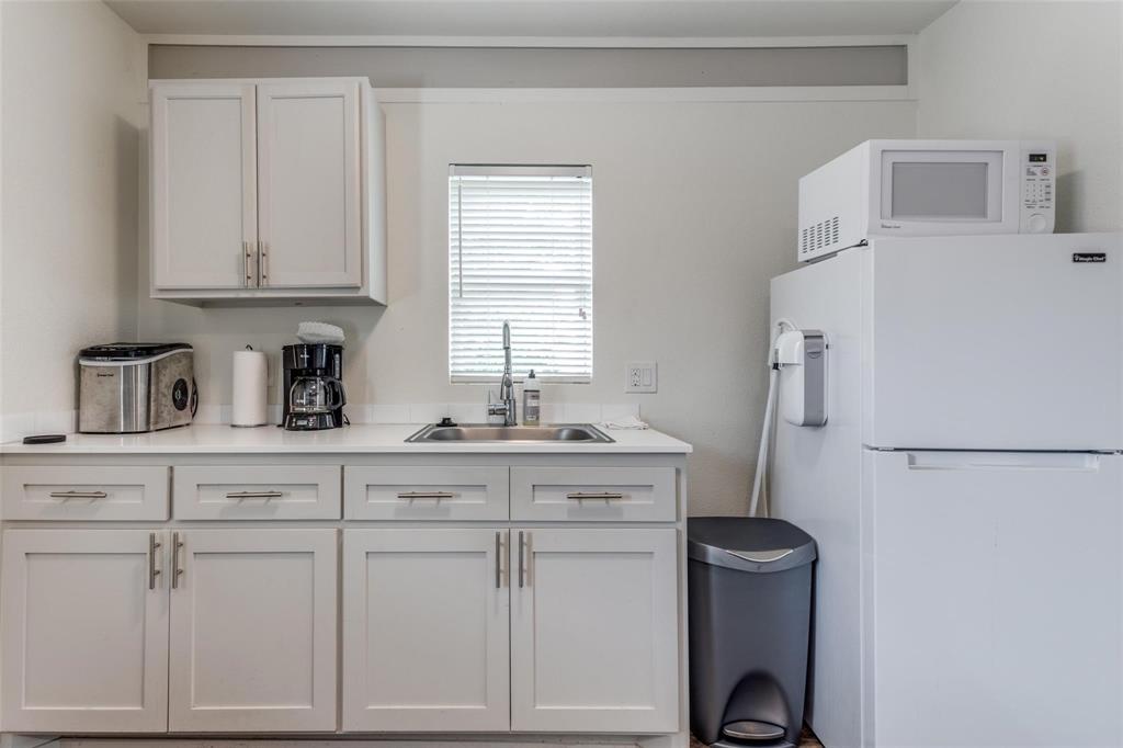 Dallas Land & Loan Cos Add 03 - Residential Lease
