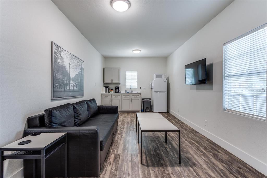 Dallas Land & Loan Cos Add 03 - Residential Lease