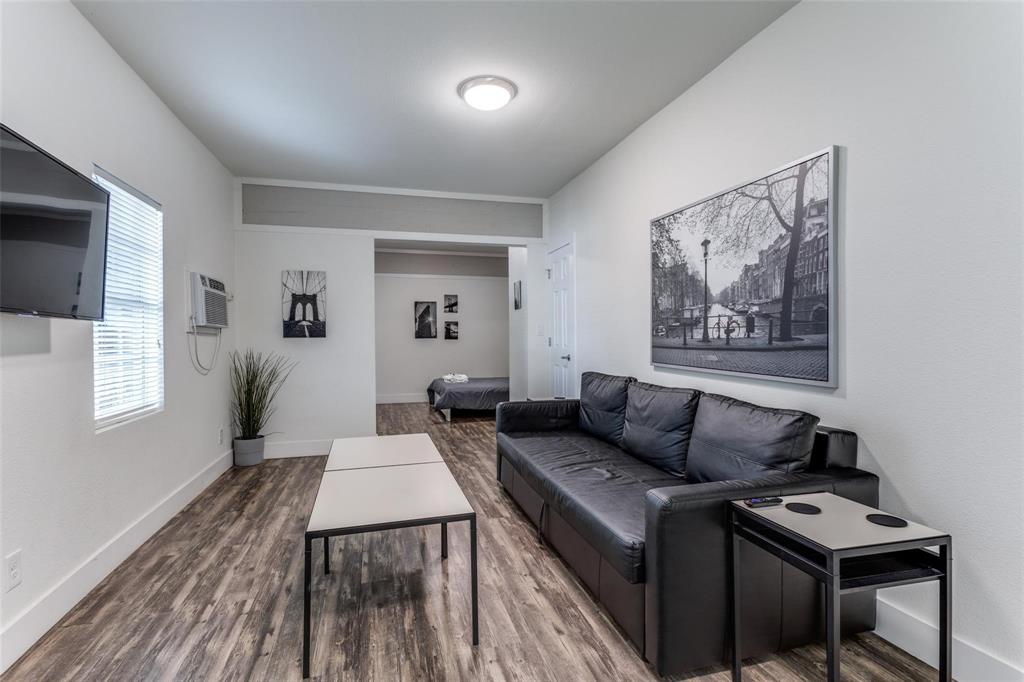 Dallas Land & Loan Cos Add 03 - Residential Lease