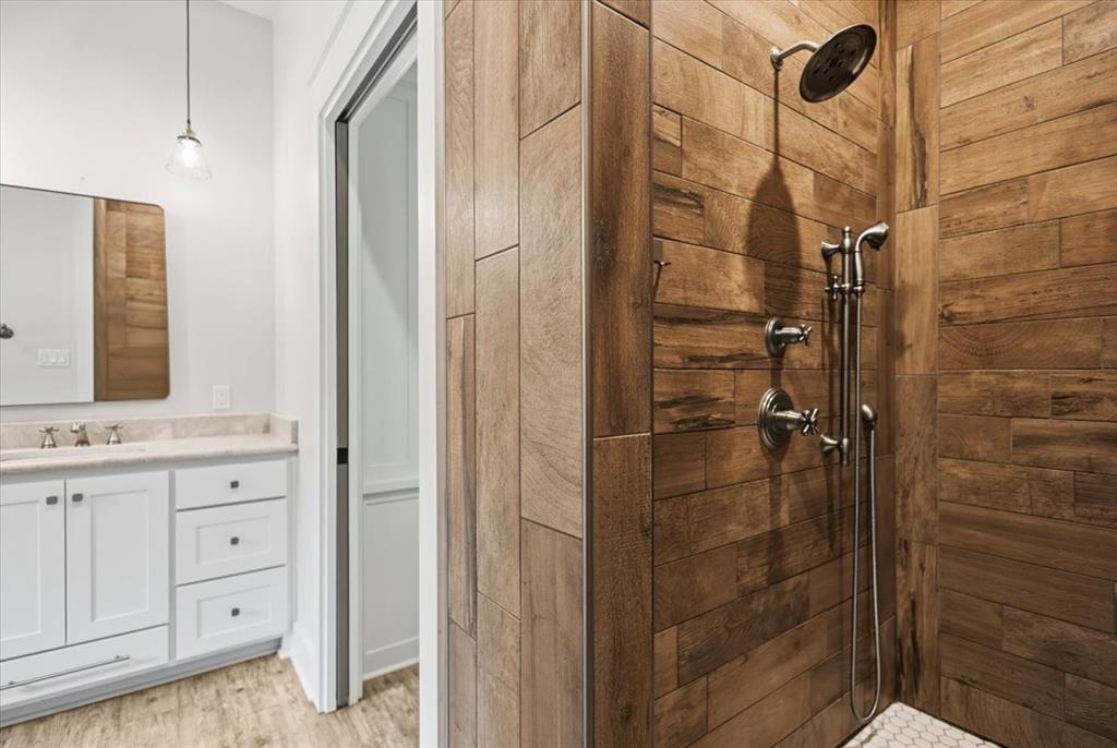 A100018-A0018 T QUEVADO - Residential