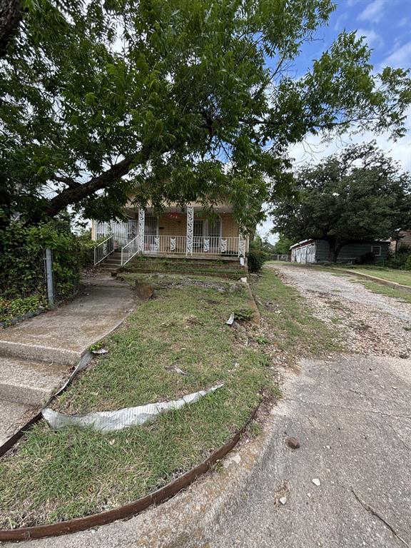 This charming home is full of potential and ready for someone with vision to bring it back to life. Featuring 2 bedrooms, 1 bathroom, and an additional living area perfect for entertaining, this property offers a great opportunity for customization and value creation.
The spacious backyard has the potential to be transformed into a beautiful private oasis, ideal for relaxing, gardening, or hosting family and friends. Conveniently located near shopping, restaurants, entertainment, and major freeways, this home provides easy access to everything the area has to offer.
Whether you're an investor looking for your next project or a homeowner eager to renovate and make it your own, this property presents an exciting opportunity. Don't miss your chance to unlock the potential of this hidden gem!