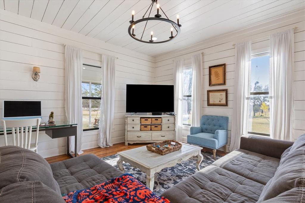 Andrew H Long Surv A-472 - Residential