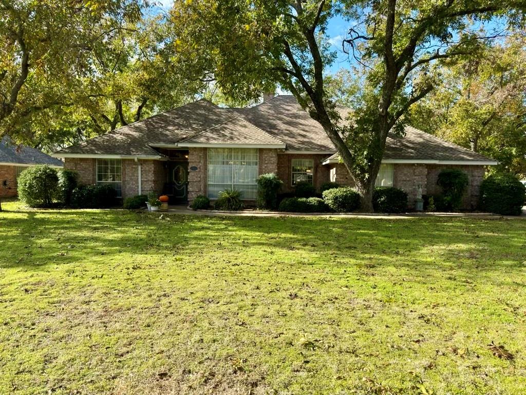 Gorgeous 3 bedroom 2.5 bath home located on the golf course.  This house is absolutely perfect for family gatherings, hosting neighborhood get-togethers, or just relaxing in the Atrium with a glass of wine. 2 living rooms, a formal dining area, kitchen dining area, soaring ceilings with crown molding, & beautiful granite countertops.  The primary bedroom is located away from the guest bedrooms and the ensuite comes with 2 separate vanities, & a soaker tub. Utility room comes with a separate sink and it's own half bath.  The insulation is outstanding in this home to help keep the utility bill extremely low even in the heat of summer.  The best part of all is the atrium. An absolute dream with a view that will be all yours every day. Don't delay make your offer today!