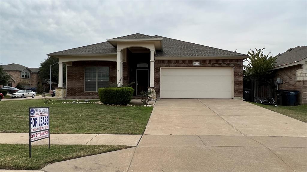 Spacious 3 bedrooms, 2 bathrooms home located in established neighborhood. Easy access to I-20Hwy &  I-35Hwy, shopping centers, entertainments, restaurants  and Fort Worth Downtown. The property is ready move-in condition. Hurry and bring your clients... This property wont last long on market! Agent to independently verify all information.