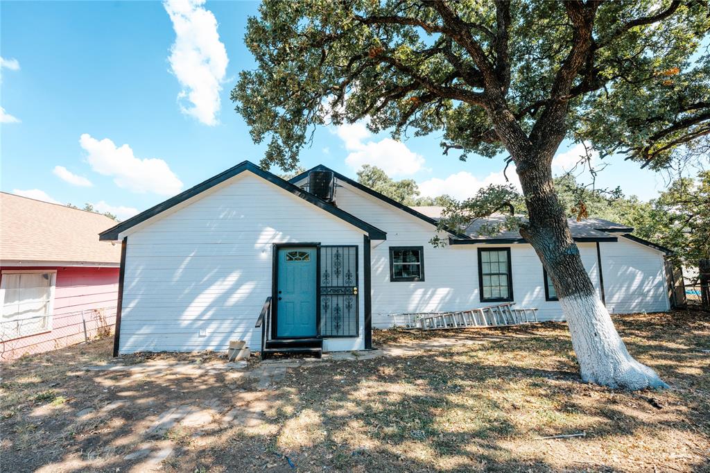 A beautifully renovated 4-bedroom, 2-bath home offering modern upgrades and timeless charm. Enjoy brand-new flooring, updated kitchen and bathrooms, fresh paint throughout, and a spacious backyard perfect for entertaining. Move-in ready and conveniently located near schools, parks, and major highways!