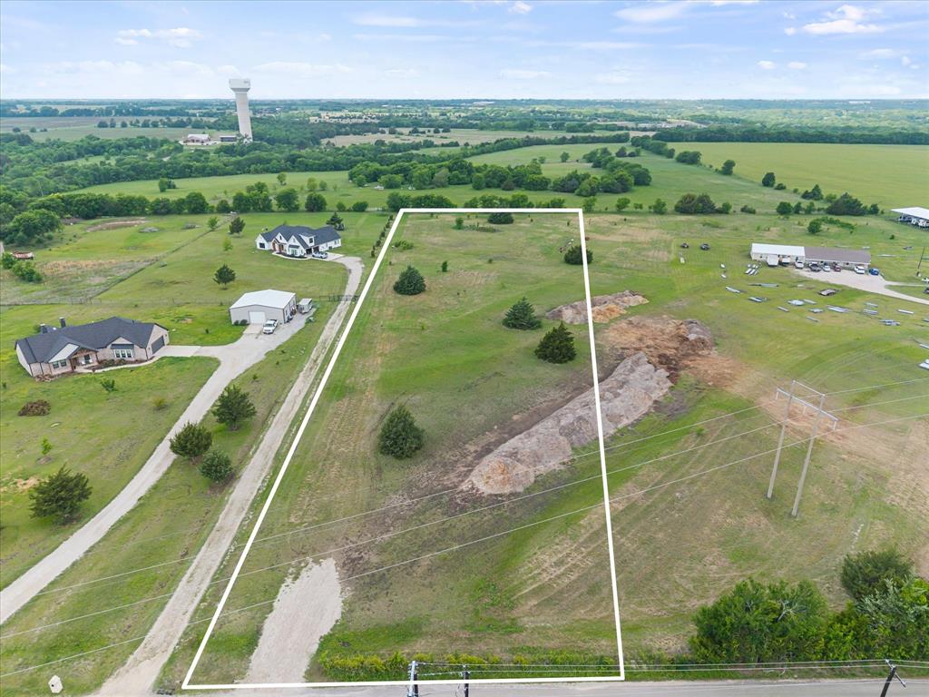 Escape the crowds and build exactly what you’ve been dreaming of on this beautiful 4-acre homesite. With plenty of space to design your ideal layout, you’ll have the freedom to create a private retreat while still enjoying the convenience of nearby schools, shopping, and easy access to major highways.
Whether you envision a custom estate, a spacious ranch-style home, or room for outdoor living and recreation, this property offers endless possibilities. Enjoy the peace and quiet of country-style living without sacrificing proximity to everyday essentials. If you’re ready for more space, more privacy, and more flexibility—this is the opportunity you’ve been waiting for.