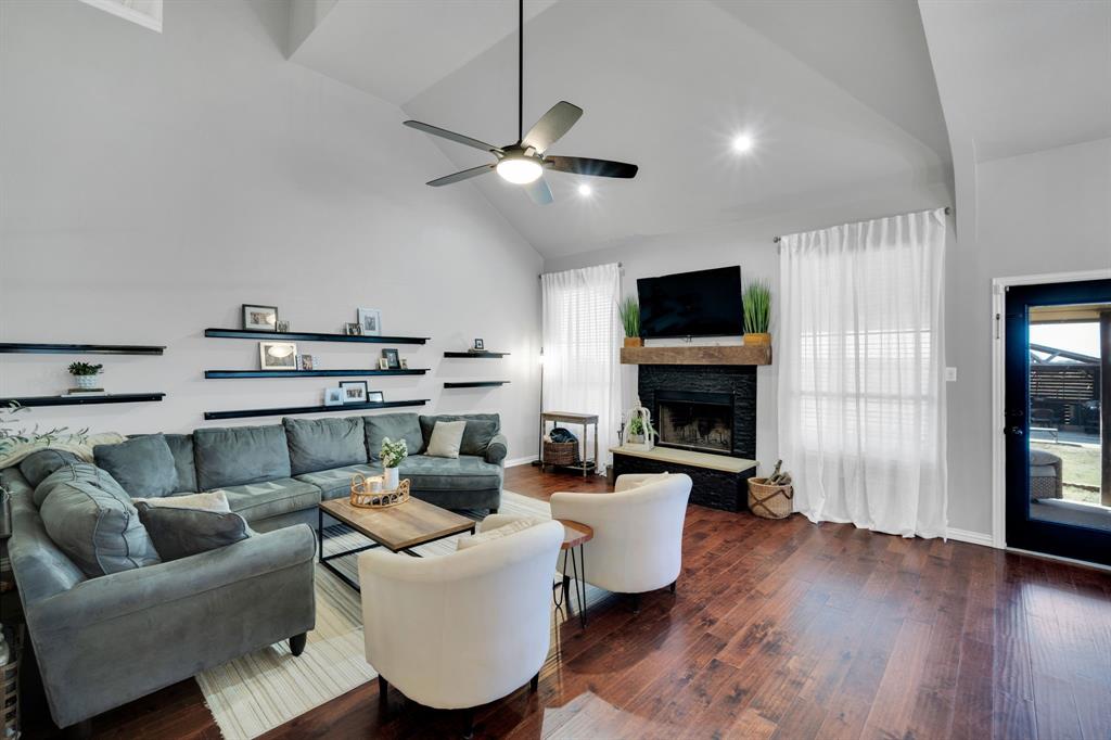 LA VISTA ESTS PH2 .762 AC - Residential