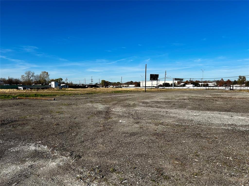 Large 11 acre parcel with 445 feet of highway frontage.