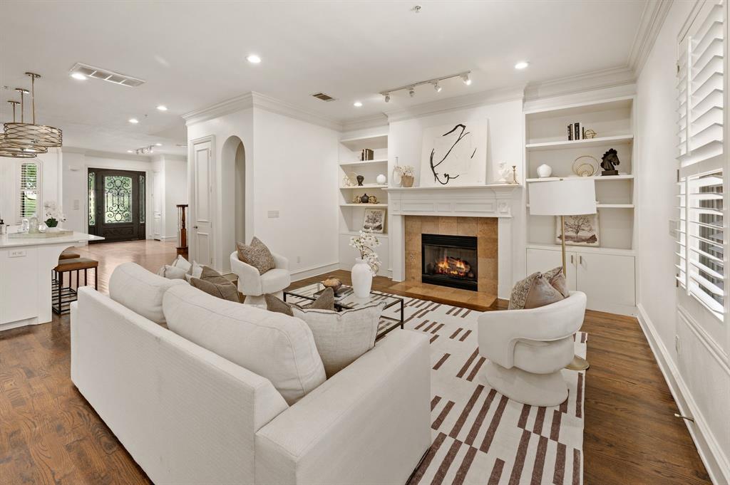 Southlake Town Square Brownsto - Residential