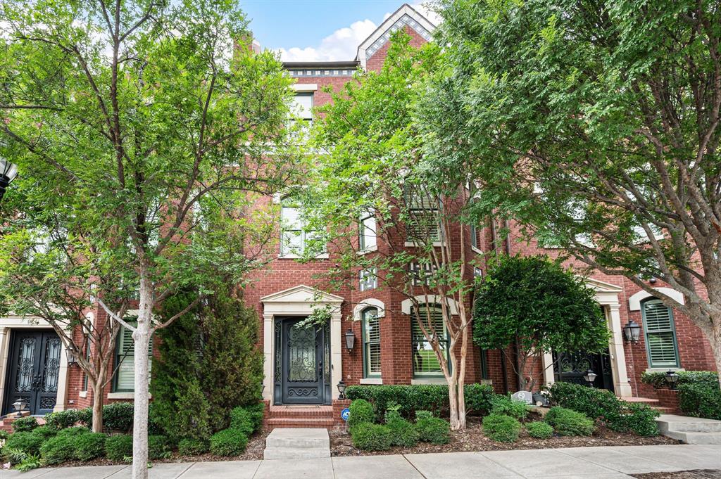 Southlake Town Square Brownsto - Residential
