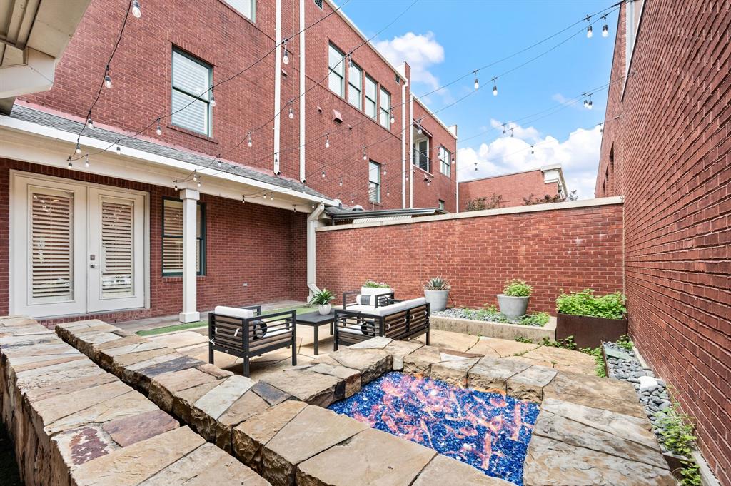 Southlake Town Square Brownsto - Residential